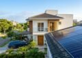 Como a placa solar residencial reduz sua conta em 70% após o investimento
