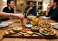 Como montar uma tábua de petiscos caseiros, cheia de sabor e econômica