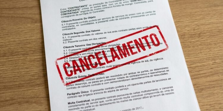 O consumidor que avisa com antecedência sobre o interesse de encerrado um contrato de prestação de serviço não pode ser punido com multa de fidelidade