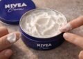 Nivea da latinha azul: por que algumas peles amam e outras não se adaptam