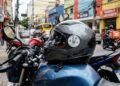 Uma nova regra sobre o uso de capacete entra em vigor em 1º de julho, e os motociclistas precisam ficar atentos