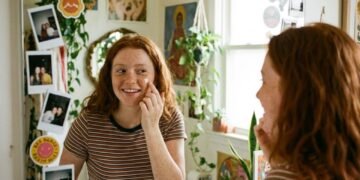 A pequena solução transparente que pode acabar com a espinha sem dor e sem deixar marcas na pele