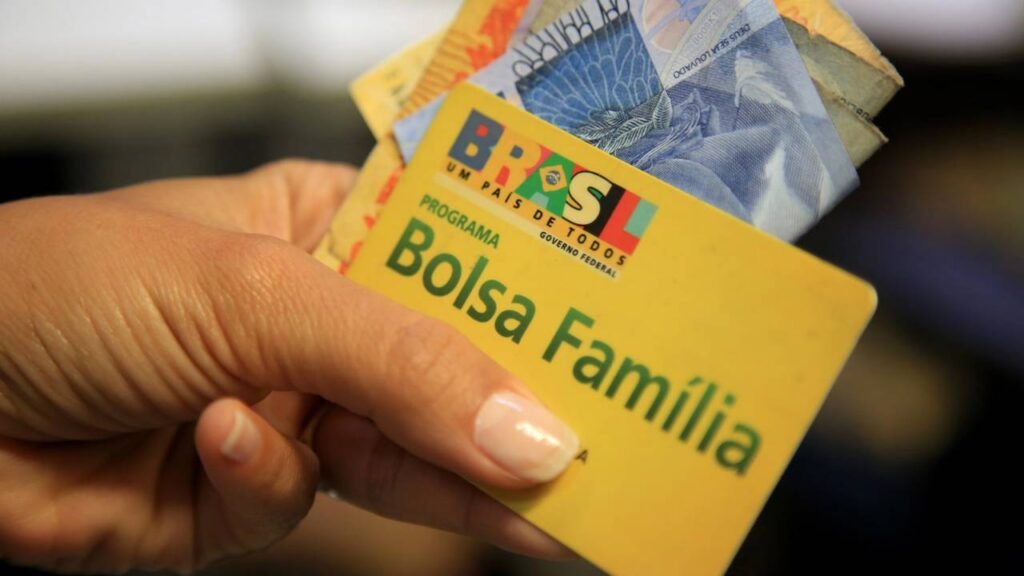 Governo anuncia nova exigência para continuar pagando o Bolsa Família