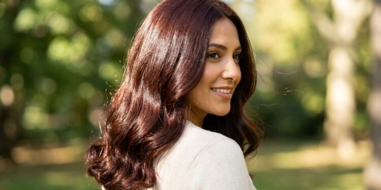 Por que o vinagre branco no cabelo virou o tratamento caseiro favorito do momento