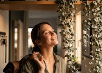 Adeus à jiboia: a planta pendente que cresce sem parar e é tendência em decoração dentro de casa