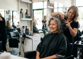 O corte das mulheres com mais de 55 anos para esconder falhas e parecer muito mais jovem