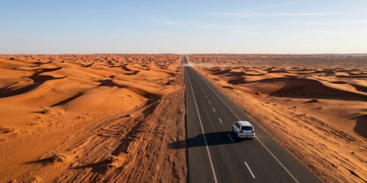 A estrada de 240 km sem nenhuma curva que atravessa o deserto da arábia saudita