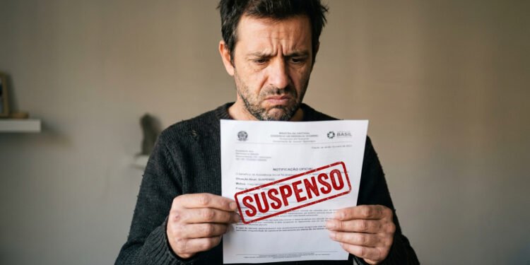 Governo suspenderá as carteiras de habilitação de todos os motoristas que não puderem comprovar esse documento