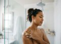 Tomar banho todo dia faz mal? A resposta vai te surpreender