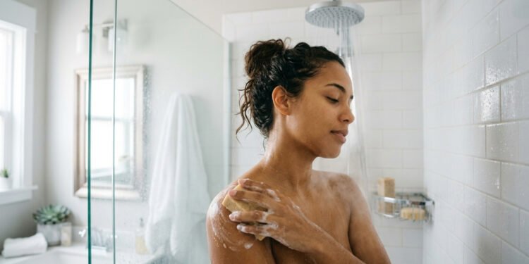 Tomar banho todo dia faz mal? A resposta vai te surpreender