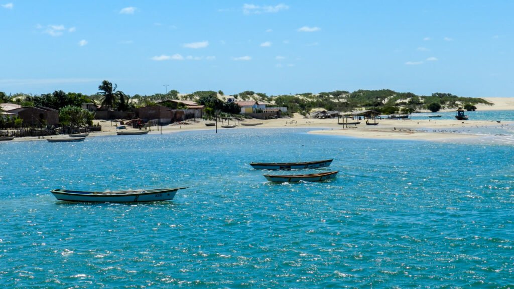 Sem asfalto e sem carros: a península do RN acessível só por barco que recebe 25 mil turistas em um único réveillon