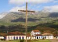 O vilarejo a 2h de BH que Dom Pedro II disse valer toda a viagem a Minas: com cachoeiras na serra e lobos-guarás que jantam na porta da igreja