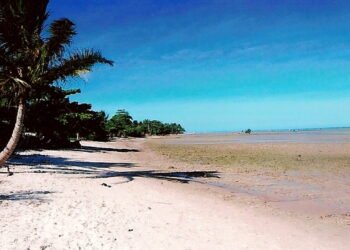 Praias vazias e 30 km de estrada de terra: o vilarejo fora do radar na Costa das Baleias