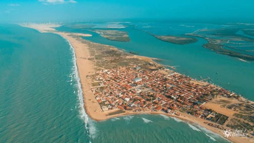 Sem asfalto e sem carros: a península do RN acessível só por barco que recebe 25 mil turistas em um único réveillon