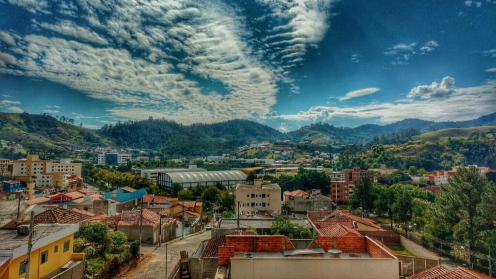 Itajubá reúne universidades, montanhas e bairros arborizados //