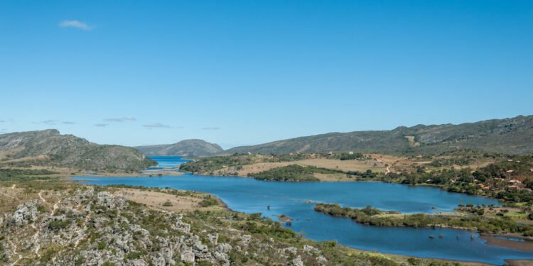 O vilarejo de 300 habitantes a 143 km de BH onde a vida segue o ritmo do século 19