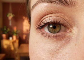 A técnica infalível para aumentar os olhos usando apenas 3 itens