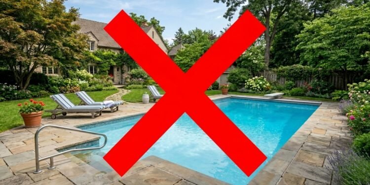 Substituta das piscinas comuns vira desejo para quem busca lazer e natureza