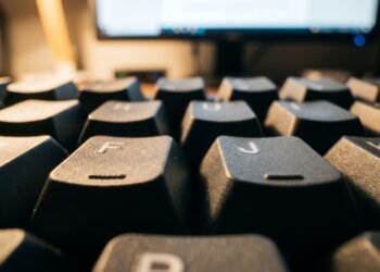 Mistério revelado: Para que servem os relevos nas teclas "F" e "J" do seu computador?