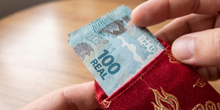 O segredo da nota de dinheiro sob o travesseiro para atrair abundância enquanto você dorme