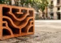 Designers suíços criam tijolos modulares que resfriam espaços urbanos em até 9°C sem usar eletricidade