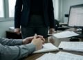 Assédio moral pode dar direito a indenização e até à saída da empresa sem perder benefícios; veja como provar