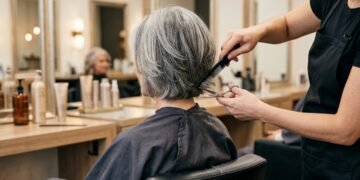 Os cortes tendência para fios brancos unem elegância, praticidade e efeito rejuvenescedor