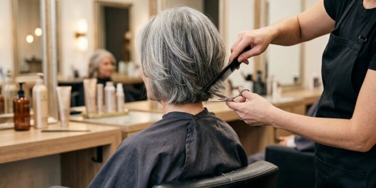 Os cortes tendência para fios brancos unem elegância, praticidade e efeito rejuvenescedor