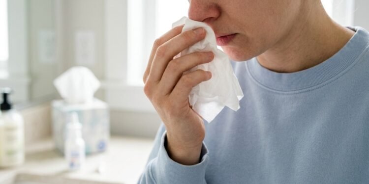 Esse hábito comum em gripes pode prejudicar sua mucosa nasal ao longo do tempo