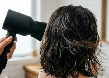 O que o tempo de secagem do cabelo revela sobre a porosidade