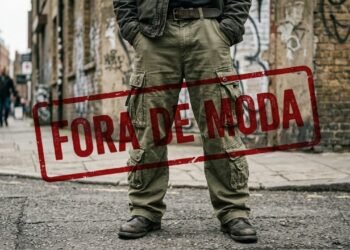 Adeus calças cargo em 2026: a nova tendência que vem direto da Europa aposta em elegância leve e confortável
