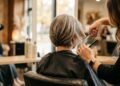 Os 3 cortes de cabelo para mulheres 55+ que querem elegância, praticidade e estilo no outono/inverno