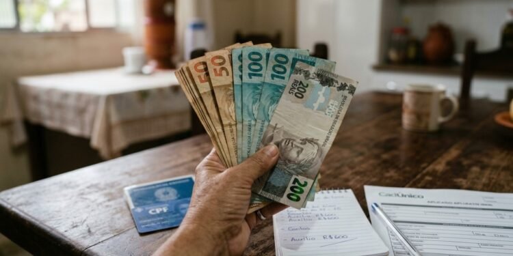 Governo libera R$ 1.621 para idosos e pessoas com deficiência mesmo sem contribuição ao INSS