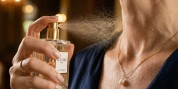 Os perfumes clássicos que continuam irresistíveis entre mulheres de 50 anos
