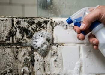 As melhores formar de usar água oxigenada na limpeza de casa