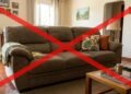 Adeus ao sofá de três lugares: a tendência de decoração que está tomando as salas brasileiras em 2026