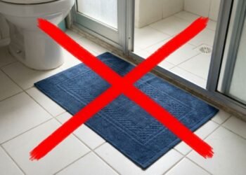 Adeus ao tapete de banheiro: o revestimento antiderrapante que chegou mais elegante, lavável e sem acumular mofo