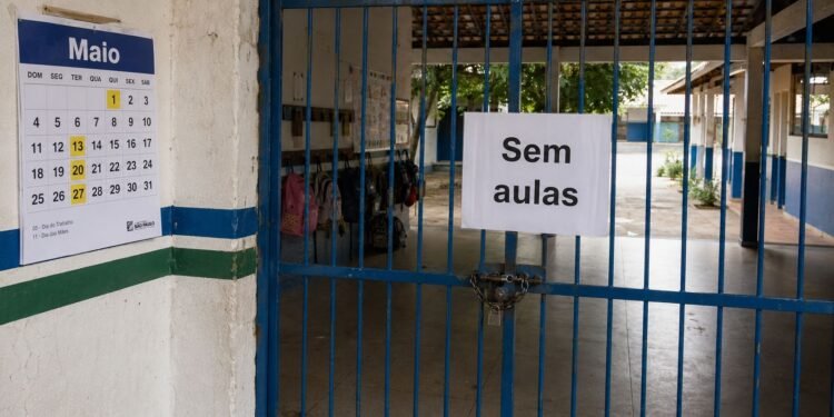 Não haverá aulas: autoridades confirmam fechamento das escolas em maio e divulgam calendário oficial para pais e alunos