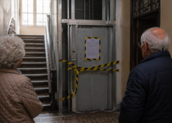 Instalação de elevador gera conflito entre moradores e Justiça em Madrid