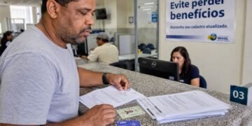 Governo publica regra que obriga atualização imediata de documentos para evitar perda de benefícios