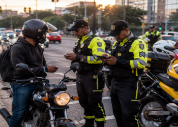 Nova lei proíbe passageiro em moto