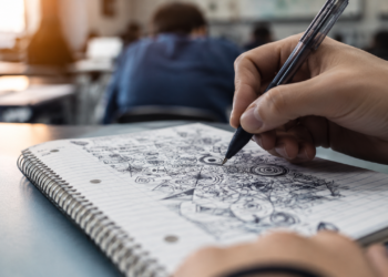 Os rabiscos no caderno podem revelar muito mais do que você imagina