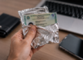 Embrulhar RG em papel alumínio realmente protege seus dados