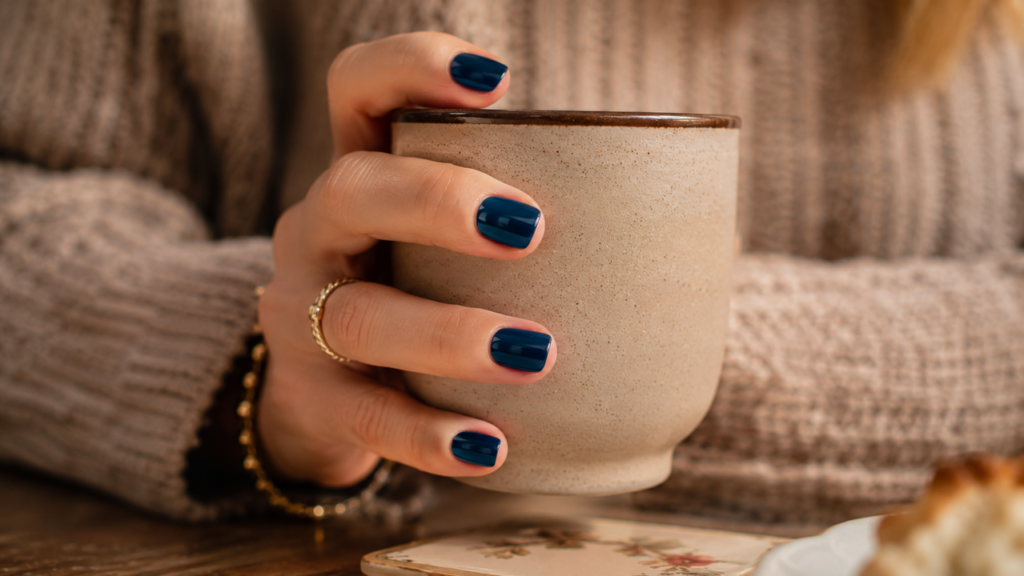 Estas unhas curtas estão roubando a cena neste inverno