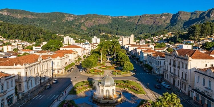 A única cidade do Brasil dentro de uma caldeira vulcânica de 30 km com águas termais a 45°C que curam desde o Brasil Império