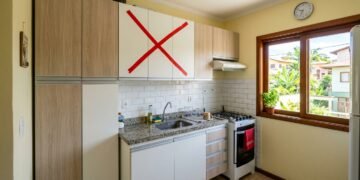 Diga adeus aos armários altos na cozinha: essa nova tendência que promete mais leveza e um visual moderno em 2026