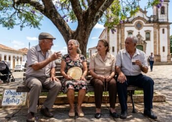 Aposentados de 60 anos vivem bem nas 3 melhores cidades de Minas Gerais para envelhecer com saúde