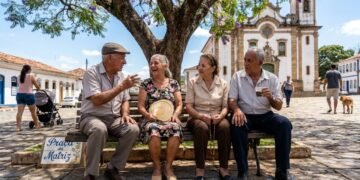Aposentados de 60 anos vivem bem nas 3 melhores cidades de Minas Gerais para envelhecer com saúde