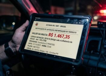 Multa automática de R$ 1.467,35 para motoristas que descumprirem regra do Detran em 2026