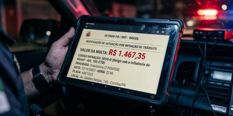 Multa automática de R$ 1.467,35 para motoristas que descumprirem regra do Detran em 2026